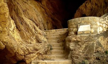 تفسير حلم الكهف في المنام لابن سيرين والنابلسي وابن شاهين